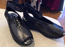 Load image into Gallery viewer, Mely Blk Pearl shoes